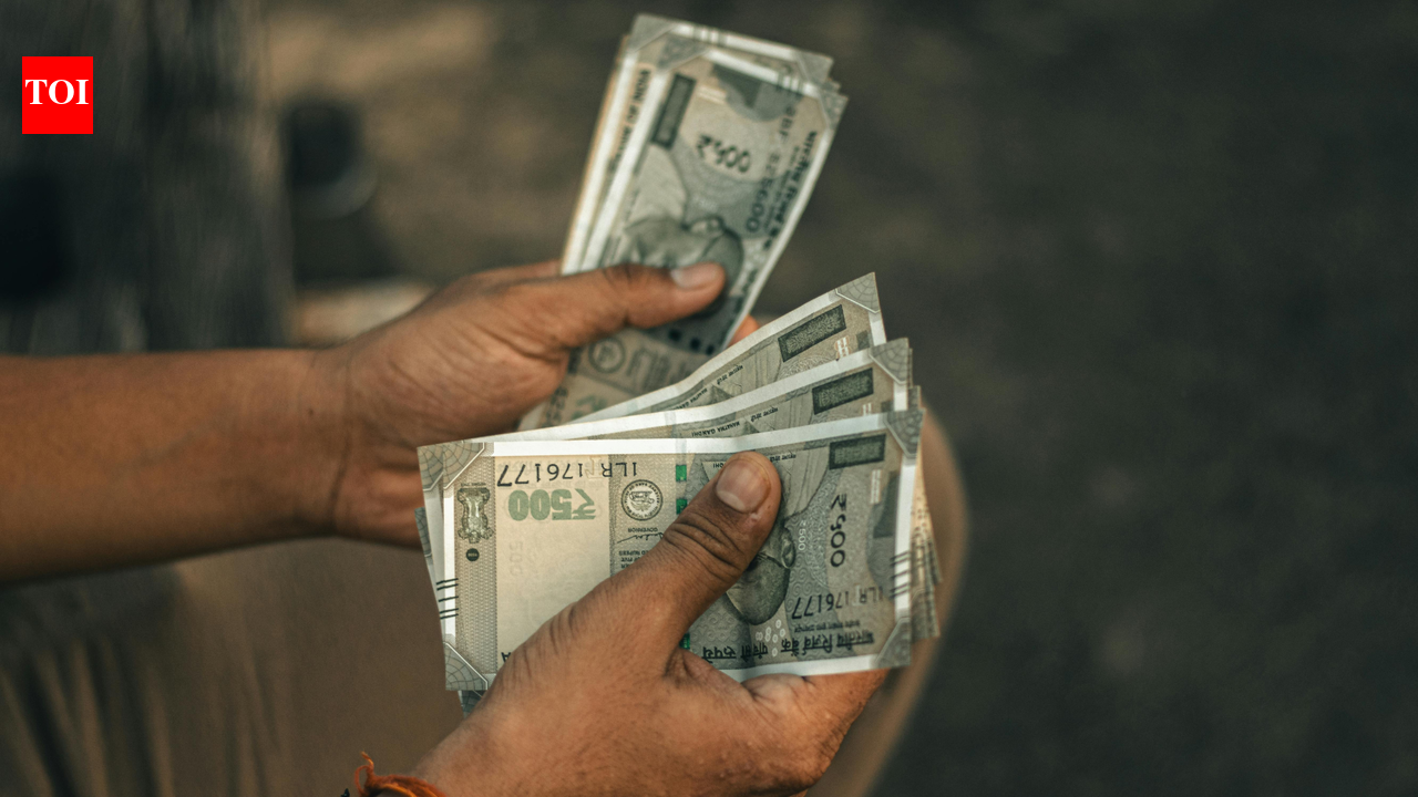 Cash in circulation rises 11% to record Rs 40 lakh crore