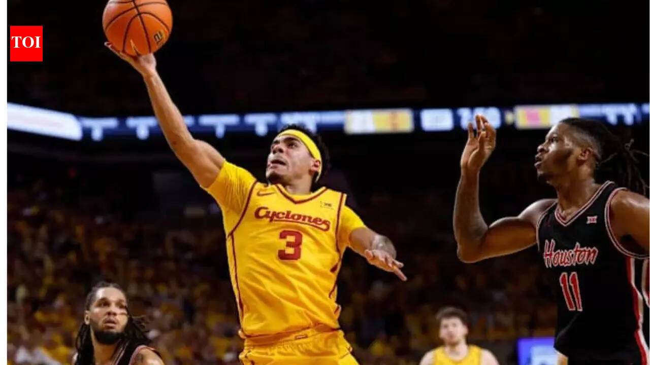 "Someone throw this pompom”: Fan backlash follows pom-pom that blocked the broadcast view in the Iowa State-Houston clash