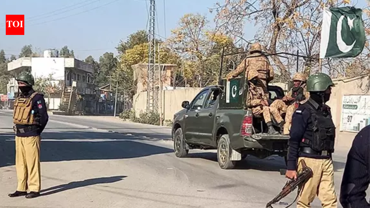 Pakistan: Suicide bomber rams explosive-laden vehicle into security post in Khyber Pakhtunkhwa; 12 killed