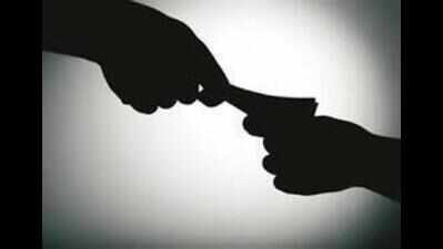Agriculture officer, driver held for accepting bribe in Muzaffarpur