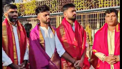 Indian-origin USA cricketers worship at Tirumala | Vijayawada News ...