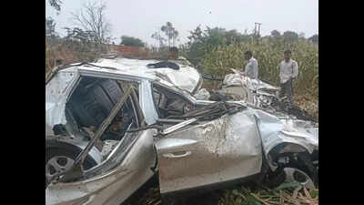Three from Pune killed in high-speed crash near Limkheda