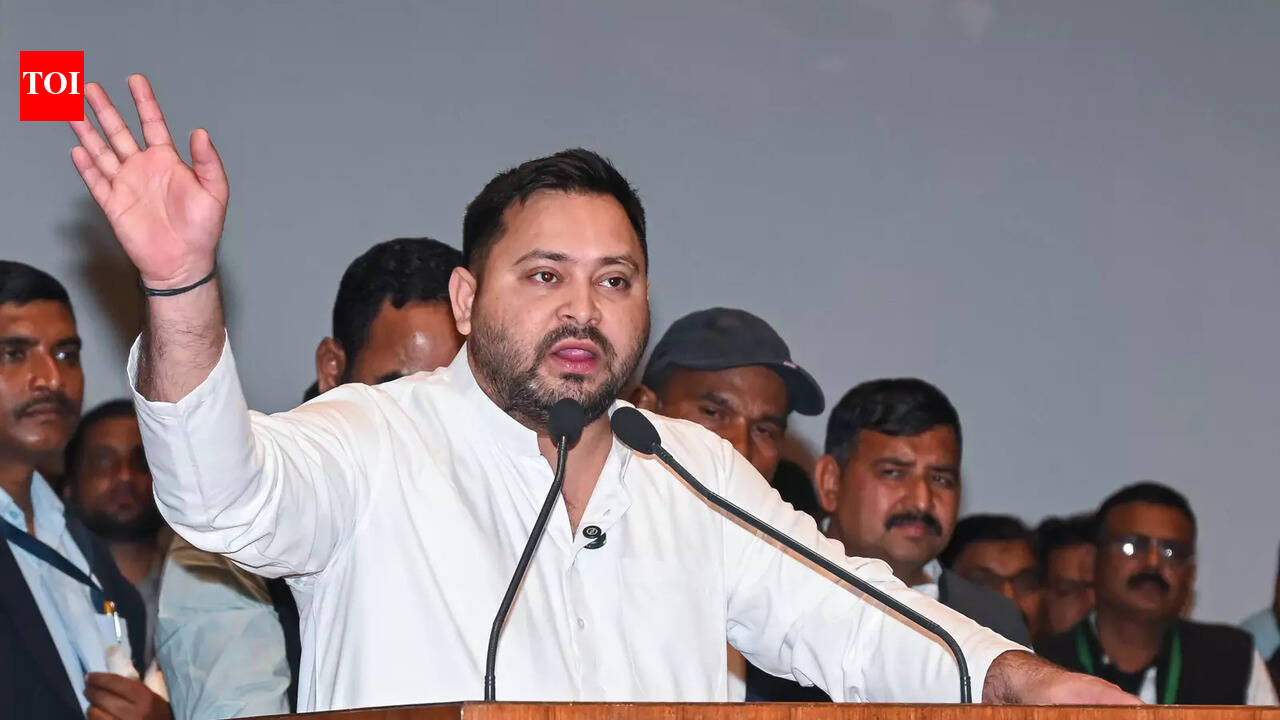 Blend Karpoori’s ideals with Lalu’s vision: Tejashwi to cadre