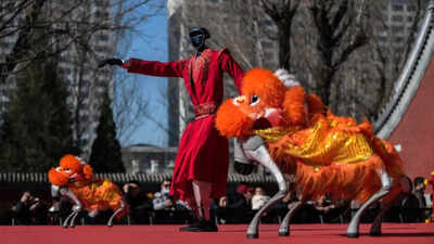  Humanoid robots replace humans in China's Lunar New Year celebrations, netizens warn 'we are doomed'