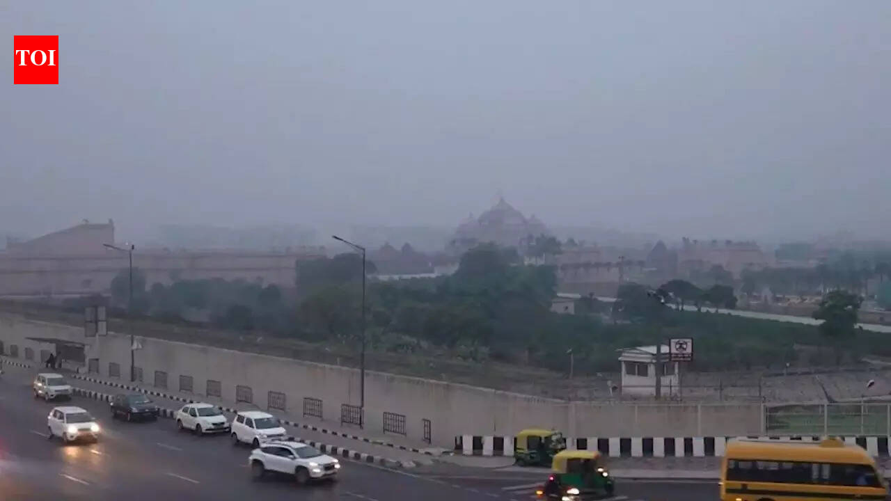 Delhi, Noida wake up to light rain; IMD issues yellow alert, predicts slight daytime temperature dip