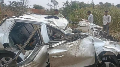 Speeding SUV crashes into median on Gujarat highway; 3 Pune youths dead