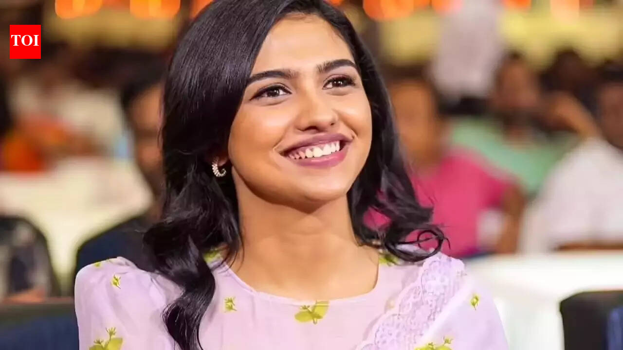 'Jana Nayagan' star Mamitha Baiju reveals Thalapathy’s disciplined lifestyle, coffee with Suriya, forgetting lines for Dhanush