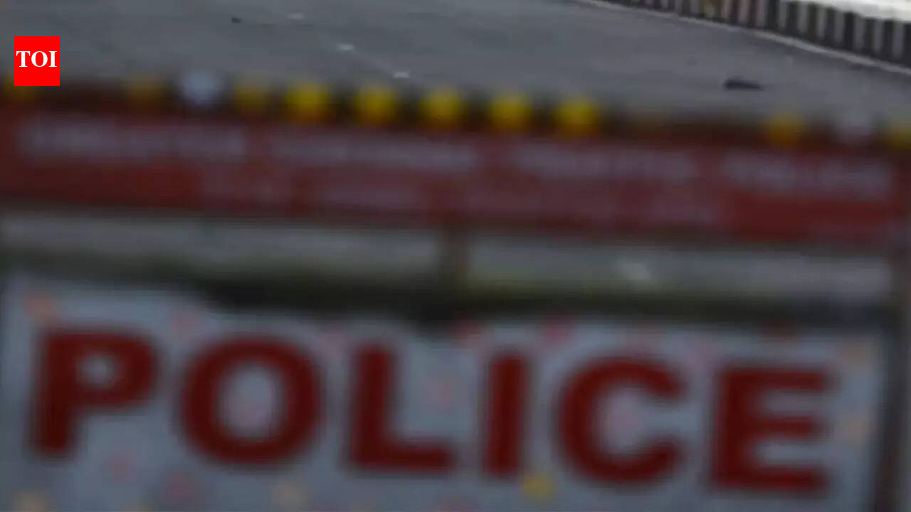 Namakkal district police recover lost gold chain, return it to owner