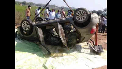 Couple dies as car plunges into canal