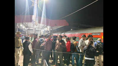 549 penalised for unauthorised travel at Danapur railway station