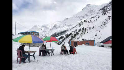 Higher reaches of HP receive fresh snowfall