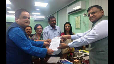 Abhishek slams poll panel, shares official’s ‘WhatsApp directives’ to micro-observers
