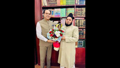 Cleric, Raza pray for prosperity as Ramzan starts