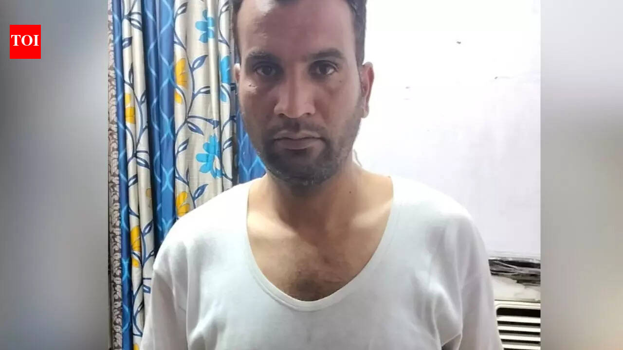 'Suspicious car found behind Red Fort': J-K man posed as NIA officer to dupe job seekers; here’s how Delhi Police arrested him