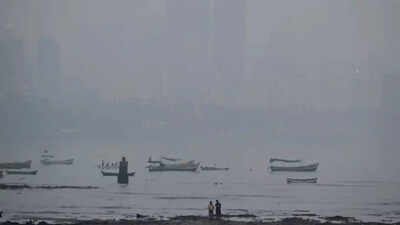 Mumbai chokes as smog shroud tightens; AQI shoots up to 127