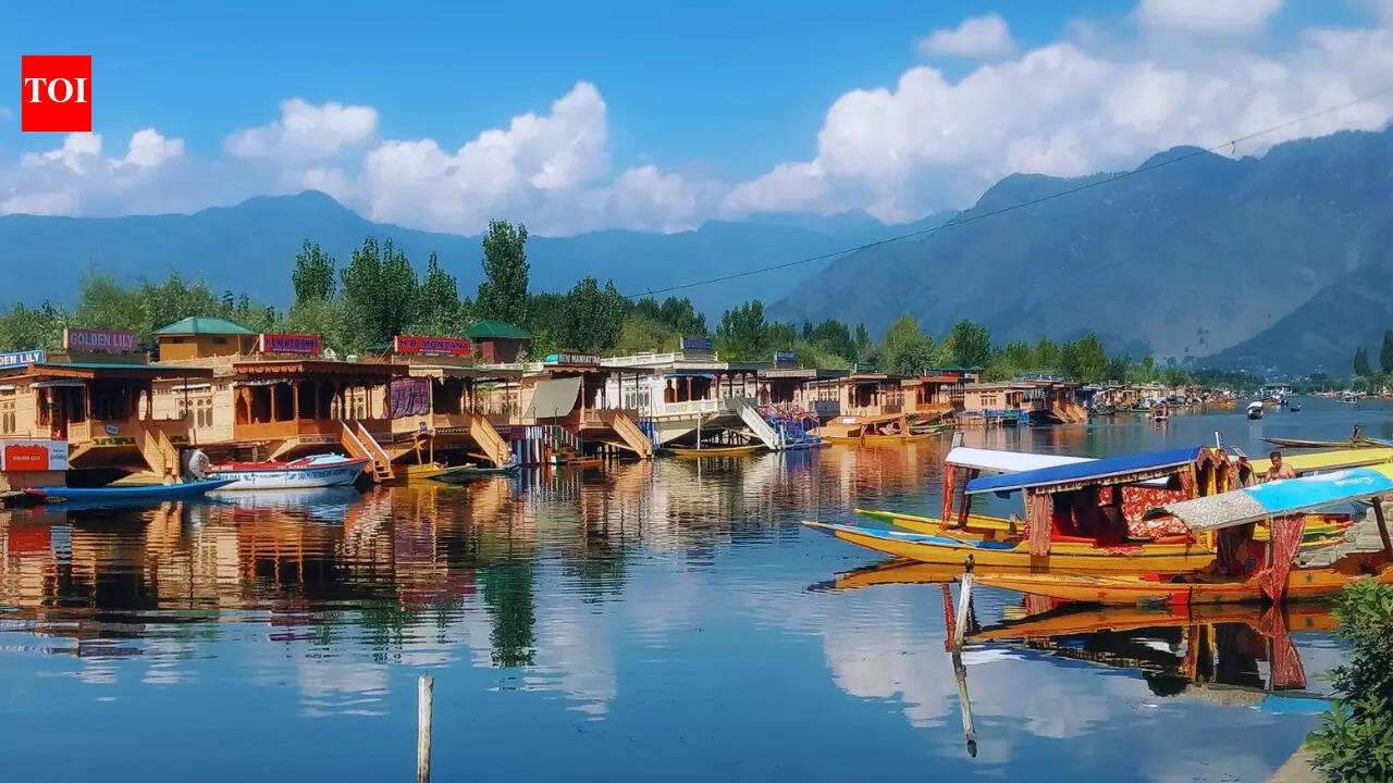 Kashmir Travel: 5 things that make Kashmir a great March destination