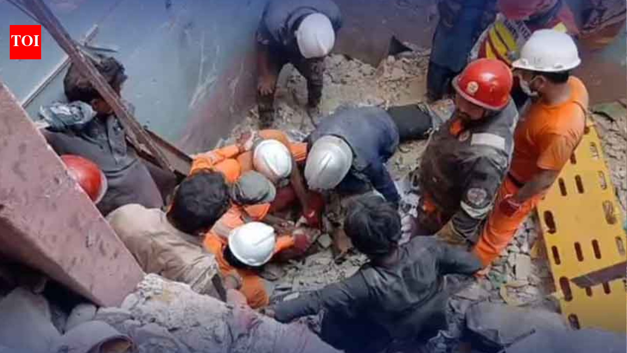 Karachi gas explosion: 16 dead, several injured after illegal building collapse – The Times of India