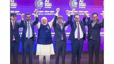 AI Rivals Altman, Amodei Snub Each Other, Turns India AI Impact Summit Photo Op With PM Modi Awkward