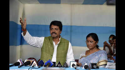 एनटीपीसी के कामकाज में बाधा डालने के आरोप में पूर्व कांग्रेस मंत्री योगेन्द्र साव और उनकी पत्नी हिरासत में; कांग्रेस उनकी तत्काल रिहाई की मांग करती है