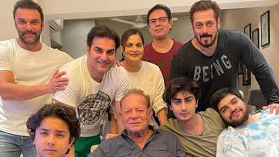 Veteran Writer Salim Khan On Ventilator Support, Family Gathers Amid Emotional Hospital Vigil
