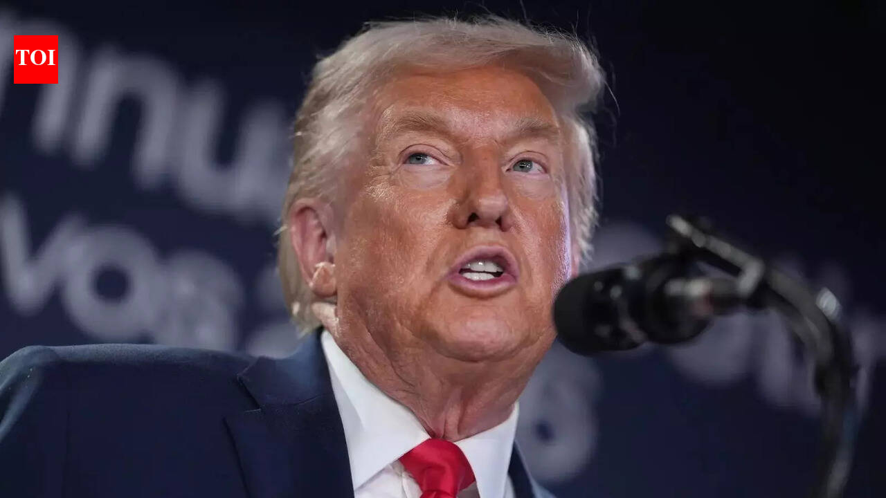 Trump withdraws support for Chagos deal as four Chagossians land on disputed archipelago