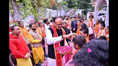Shankaracharya row: DyCM hosts 101 Batuk Brahmins