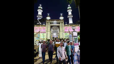 First roza ushers in Ramzan month with prayers, bonding