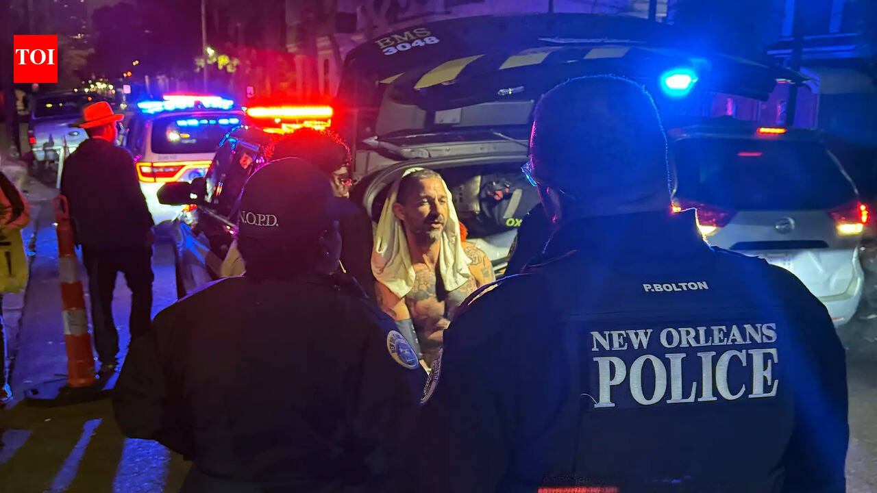 शिया ला बियॉफ़ न्यू ऑरलियन्स बार संरक्षकों पर हमला करते समय समलैंगिकता संबंधी अपशब्द बोल रही थी: पुलिस |