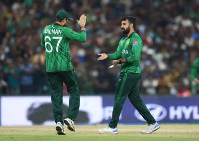 'Out of his limits': Shadab Khan reprimanded by PCB over swipe at Ex-Pakistan legends