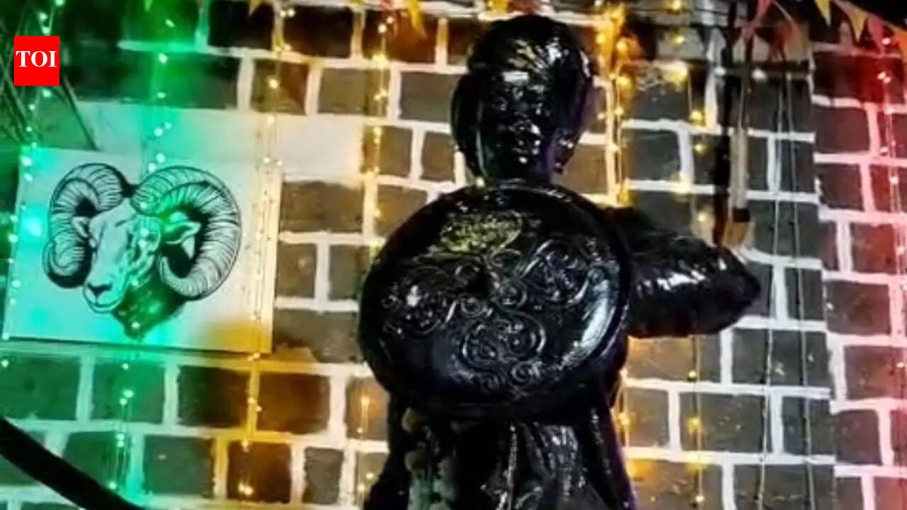 Karnataka: Tension gripped Belagavi after Sangolli Rayanna statue found defaced