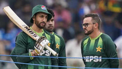'Free ke paise le raha hai kya bhai?' Pakistan coach under fire after loss against India in T20 World Cup