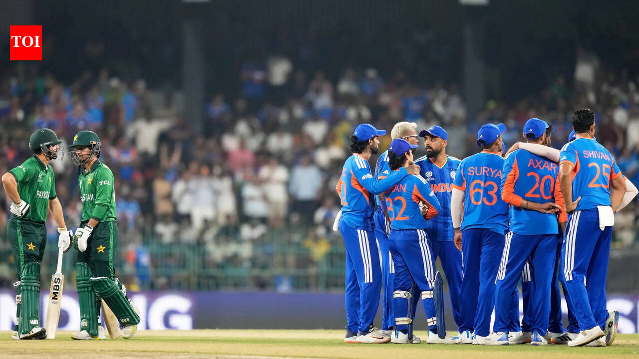भारत, पाकिस्तान के खिलाड़ी ‘बंद दरवाजों के पीछे बात कर रहे हैं’: हाथ मिलाने के विवाद के बीच इंग्लैंड के दिग्गज | क्रिकेट समाचार