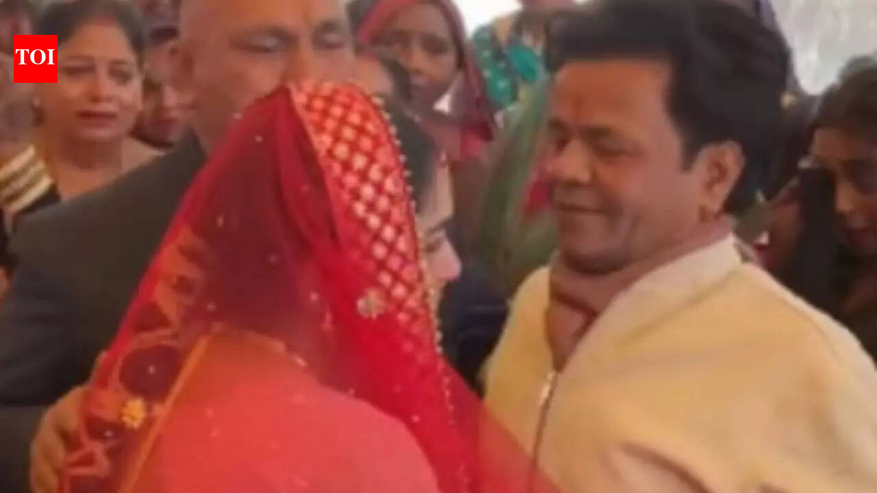 राजपाल यादव ने विदाई के दौरान भतीजी को भावुक होकर गले लगाया; वायरल शादी के वीडियो आए सामने |