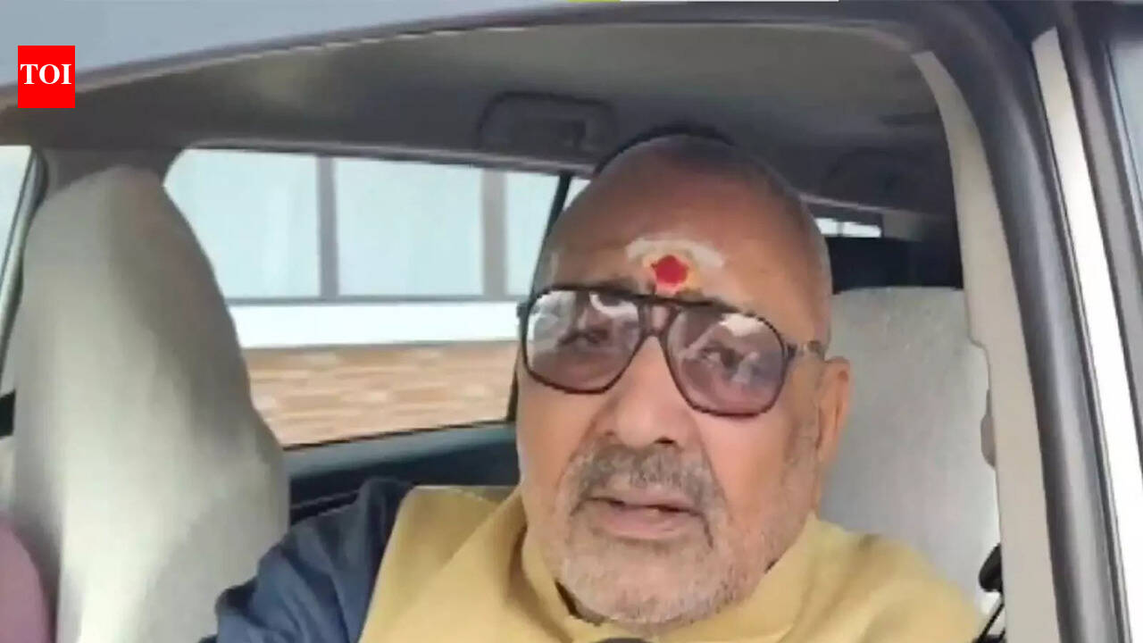 Giriraj Singh’s roadshow witnesses large turnout in Jamshedpur