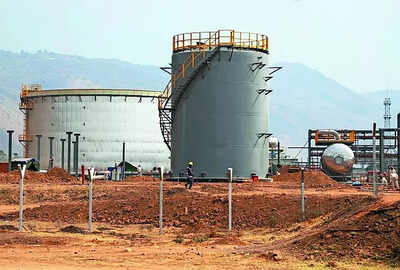 Saudi crude imports narrow gap with Russia, set to become biggest supplier