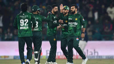 'Aap chor raastey se aaye ho': Shadab Khan under fire for 'Pakistan beat India' comment
