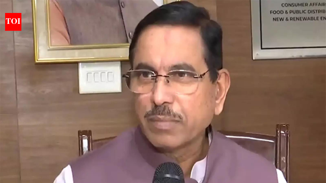 ‘सरकार अध्ययन करेगी’: ट्रम्प टैरिफ पर अमेरिकी सुप्रीम कोर्ट के फैसले पर केंद्रीय मंत्री प्रल्हाद जोशी