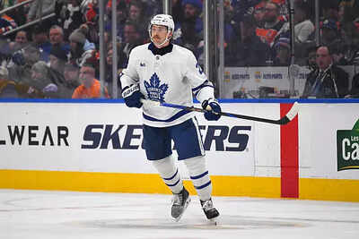 পিটসবার্গ পেঙ্গুইনরা সময়সীমার আগে টরন্টো ম্যাপেল লিফস ডিফেন্সম্যান সাইমন বেনোইটের জন্য বাণিজ্য পদক্ষেপ বিবেচনা করে