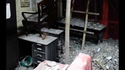 Ceiling chunk falls off in KMC building chief’s room, narrow escape for officer