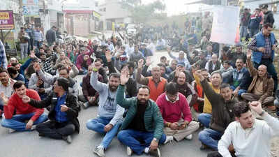 U’khand director of basic education assaulted by BJP MLA’s supporters over renaming school, case filed