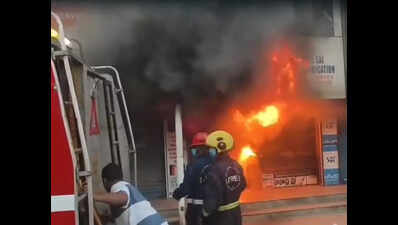 Fire erupts at mobile phone store in Kukatpally, none hurt
