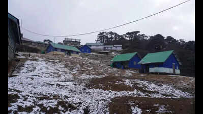Sandakphu receives season’s first snowfall after 10 months