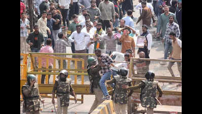 Heart of Indore sees a Saturday of political fury and flying stones