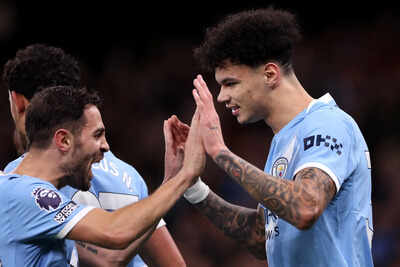 Manchester City closes in on Arsenal after O'Reilly beat Newcastle twice
