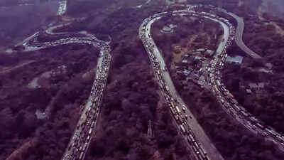  1.2 lakh commuters set to receive Rs 5.2cr in toll refund for 32-hour Mumbai-Pune expressway gridlock