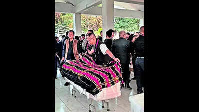 Valte’s mortal remains arrive in Mizoram en route to Manipur