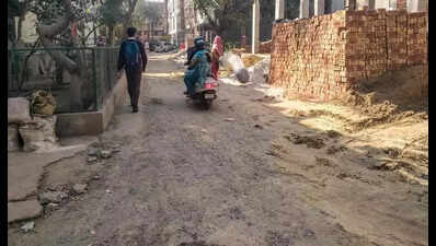 Gurgaon Sector 22B road riddled with deep craters, commute a nightmare