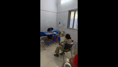 Akola student takes ill during Class 12 exam, completes paper from hospital in Akola