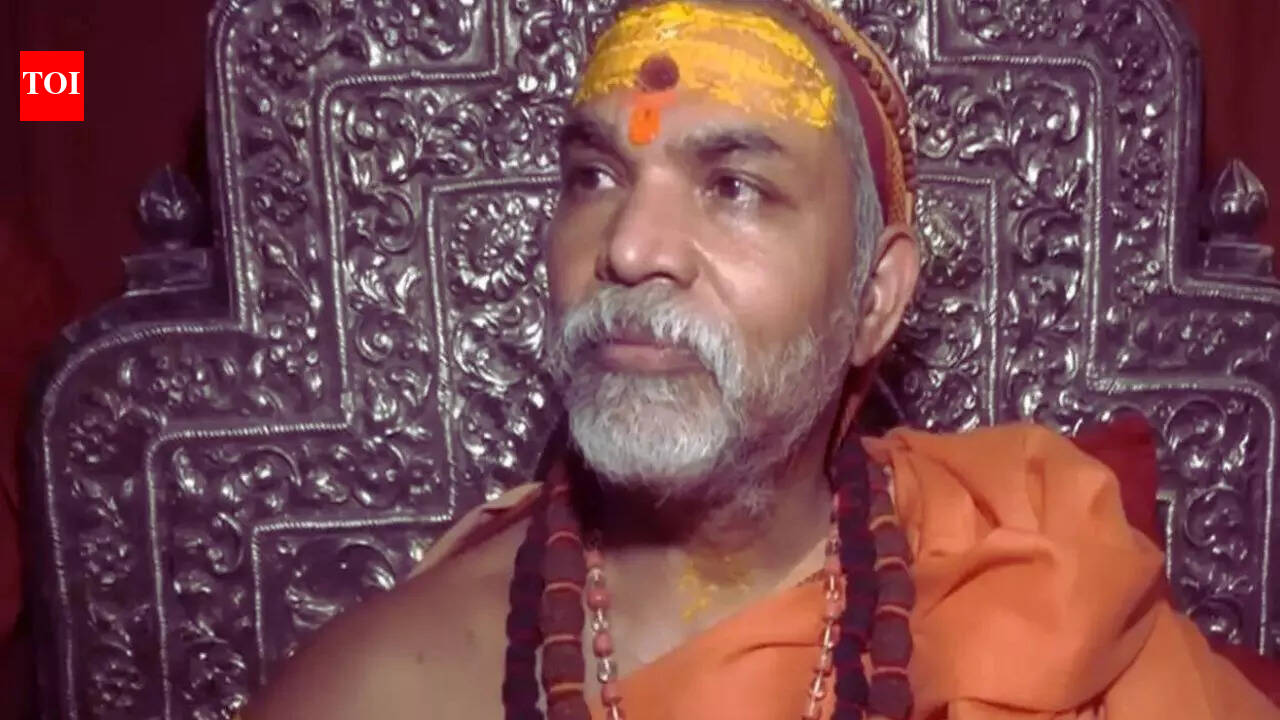 'Sexually assaulted boys at his gurukul': Swami Avimukteshwaranand booked under Pocso Act