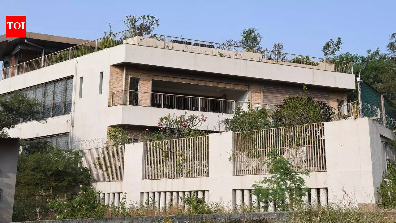 कमल बंगला: इस हर मौसम में टिकाऊ घर के अंदर का नजारा, जिसे सूरज की रोशनी की ऊर्जा का दोहन करके बनाया गया है